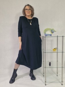 Luźna czarna sukienka z dzianiny  modal - Dominique