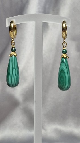 kolczyki z malachitem, malachit biżuteria, kolczyki z naturalnych kamieni,  pozłacane kolczyki srebrne, eleganckie kolczyki damskie, kolczyki zielone kamienie_artmotyw
