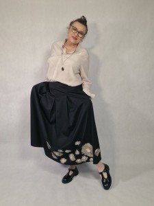 Szeroka czarna spódnica ręcznie malowana w rozm. XXL- Lorena