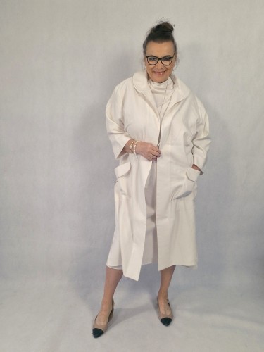 Letni elegancki płaszczyk z tencelu w kolorze ecru - projekt Art Motyw