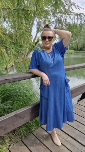 Niebieska lekko rozkloszowana, letnia sukienka z wiskozy - projekt Art Motw